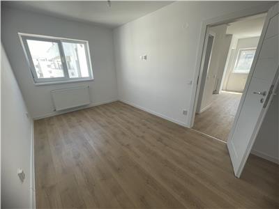 Apartament la Cheie 2 camere decomandat cu balcon pe Doamna Stanca