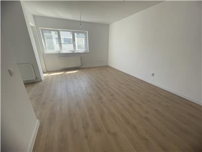 Apartament la Cheie 2 camere decomandat cu balcon pe Doamna Stanca