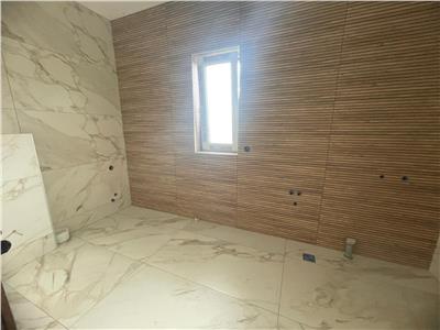 Apartament la Cheie 2 camere decomandat cu balcon pe Doamna Stanca