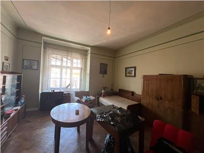 Apartament ultracentral etajul 1 cu 2 camere 86 mpu si pivnita