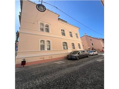 Apartament ultracentral etajul 1 cu 2 camere 86 mpu si pivnita