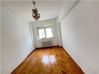 Apartament in exclusivitate 3 camere 2 bai balcon pivnita Siretului