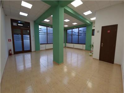 Spatiu comercial 74 mp cu parcare in zona Calea Dumbravii