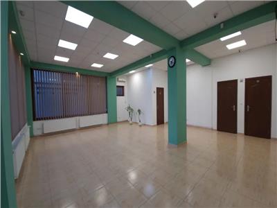 Spatiu comercial 74 mp cu parcare in zona Calea Dumbravii