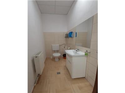 Spatiu comercial 74 mp cu parcare in zona Calea Dumbravii