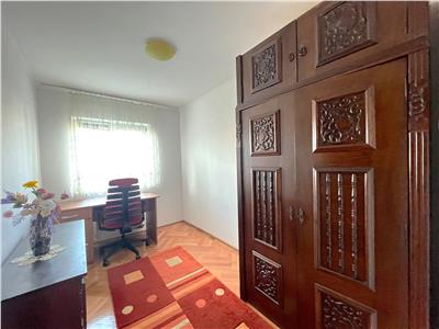 Apartament pet friendly etajul 1 cu  3 camere balcon zona centrala