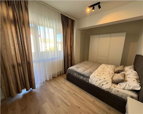 Apartament de lux 3 camere 2 bai terasa si parcare in zona Centrala