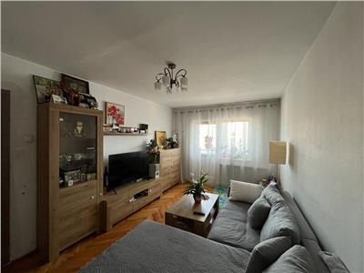 Apartament 3 camere decomandat balcon zona Parcul Sub Arini