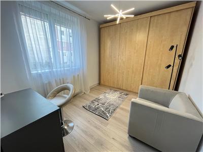 Apartament modern 3 camere cu balcon etaj 1 zona Strand