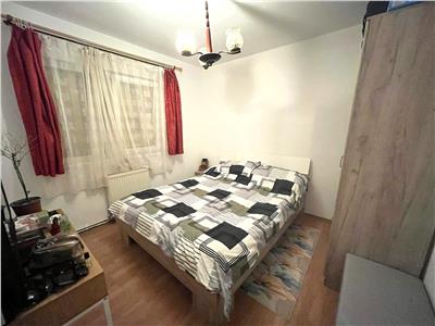 Apartament 3 camere decomandat si pivnita zona Vasile Aaron