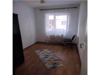 Apartament 3 camere decomandat si pivnita zona Vasile Aaron