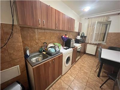 Apartament 3 camere decomandat si pivnita zona Vasile Aaron