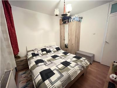 Apartament 3 camere decomandat si pivnita zona Vasile Aaron