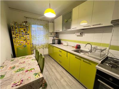 Apartament cu 4 camere 2 bai 2 balcoane etaj 2 in Terezian