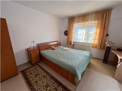 Apartament 120 mp utili cu 5 camere 2 bai balcon si pivnita zona Turnisor