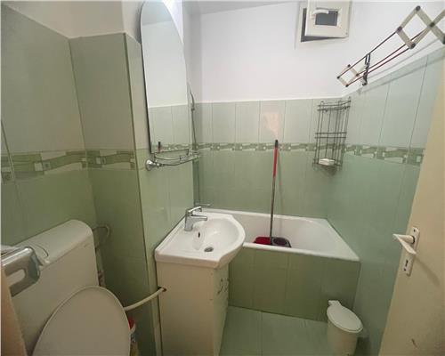 Apartament cu 2 camere decomandat cu balcon si pivnita zona Rahovei