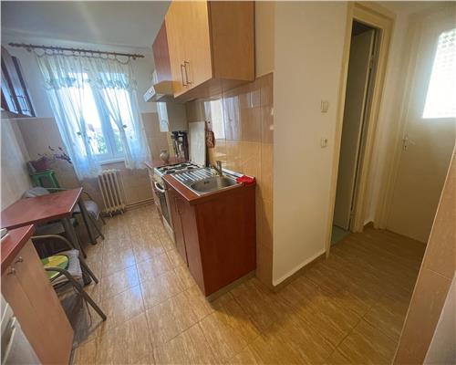 Apartament cu 2 camere decomandat cu balcon si pivnita zona Rahovei