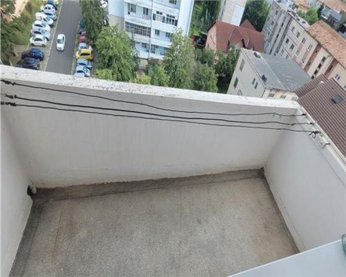 Apartament  decomandat cu 2 camere  zona centrala