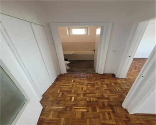 Apartament  decomandat cu 2 camere  zona centrala