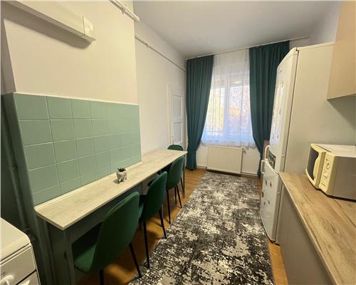 Apartament spatios recent renovat cu o camere in zona Centrala