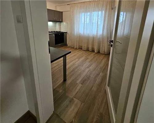 Apartament modern cu 2 camere si balcon zona Spitalul Judetean