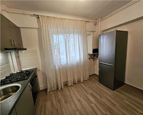 Apartament modern cu 2 camere si balcon zona Spitalul Judetean