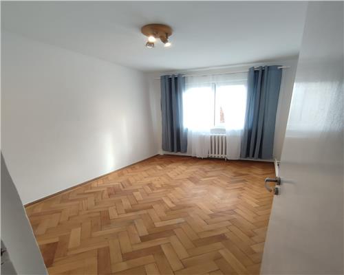 Apartament cu 3 camere pe Mihai Viteazu