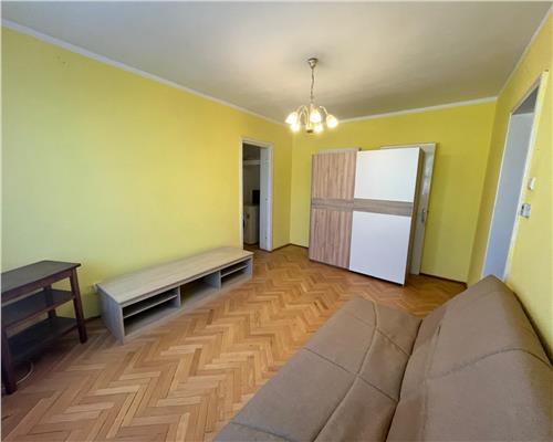 Apartament 2 camere si balcon zona Centrala