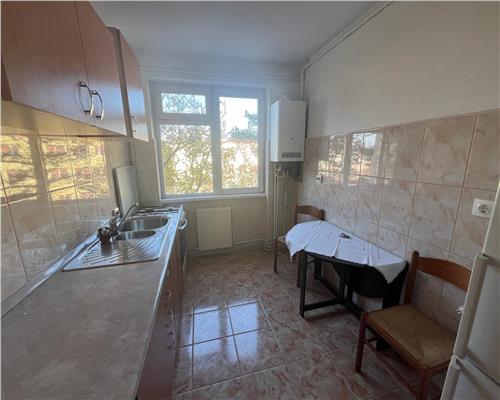 Apartament 2 camere si balcon zona Centrala