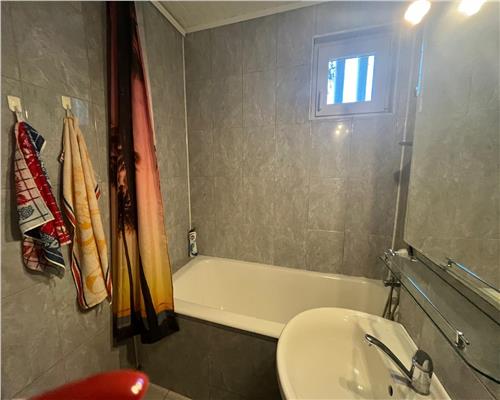 Apartament 2 camere si balcon zona Centrala