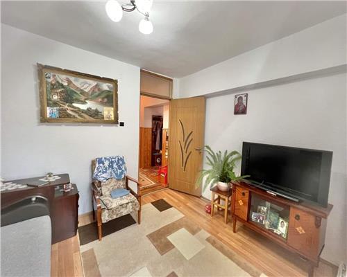 Apartament decomandat cu 4 camere 2 bai si pivnita in zona Centrala