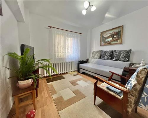 Apartament decomandat cu 4 camere 2 bai si pivnita in zona Centrala