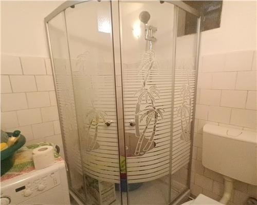 Apartament decomandat cu 4 camere 2 bai si pivnita in zona Centrala