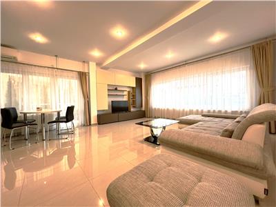 Apartament modern 60 mp cu parcare si curte 50 mp zona Sub Arini