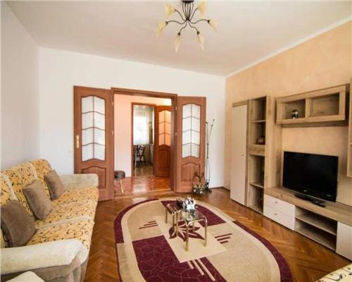 Apartament 3 camere decomandat cu balcon zona Vasile Aaron