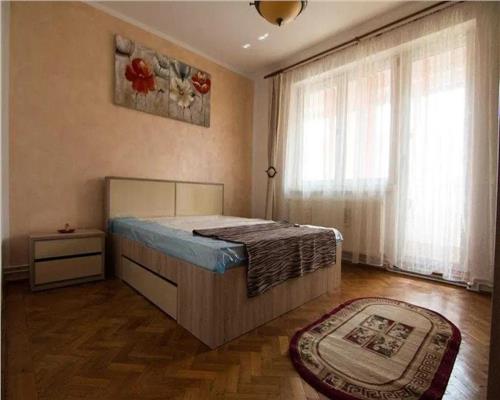 Apartament 3 camere decomandat cu balcon zona Vasile Aaron