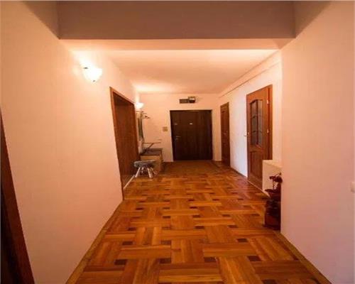 Apartament 3 camere decomandat cu balcon zona Vasile Aaron