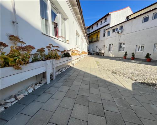 Casa cu 5 apartamente pretabila pentru investitie  zona Piata Cluj