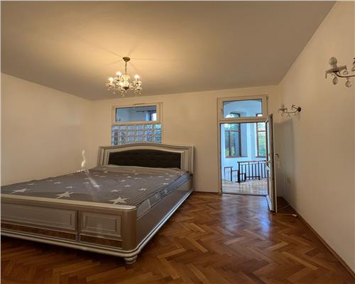 Apartament cu 3 camere 2 bai si garaj zona Premium