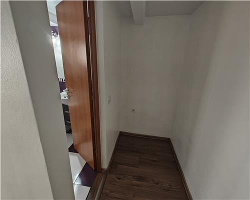 Apartament 2 camere decomandate 39 mpu 2 bai in zona Broscarie