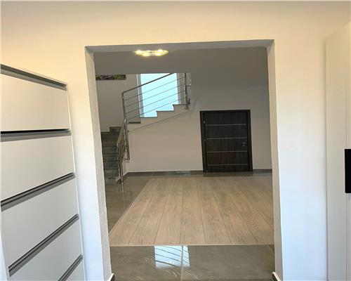 Casa prima inchiriere 4 camere 2 bai 3 balcoane 3 parcari