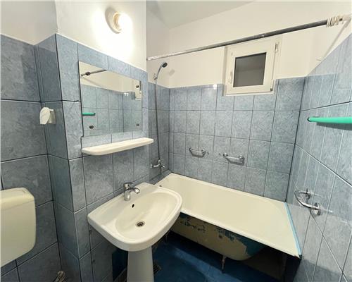 Apartament 3 camere decomandat balcon si pivnita in Ciresica