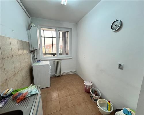 Apartament 3 camere decomandat balcon si pivnita in Ciresica