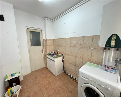 Apartament 3 camere decomandat balcon si pivnita in Ciresica