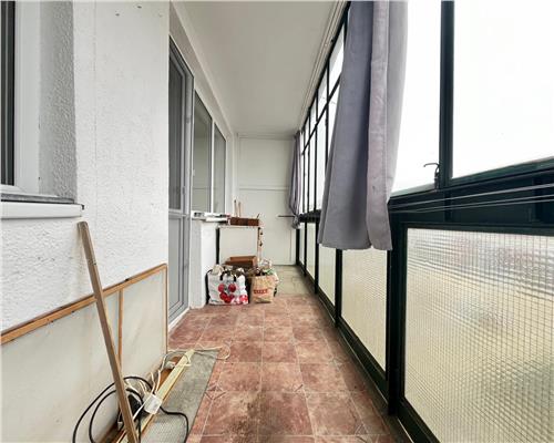 Apartament 3 camere decomandat balcon si pivnita in Ciresica