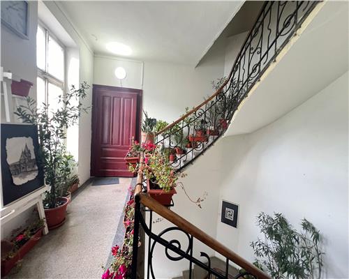 2 apartamente in regim hotelier 5 camere 3 bai Str 9 Mai