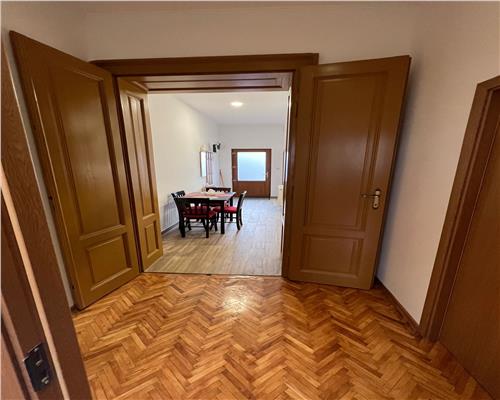 Apartament renovat 70 mpu 2 dormitoare langa Prefectura