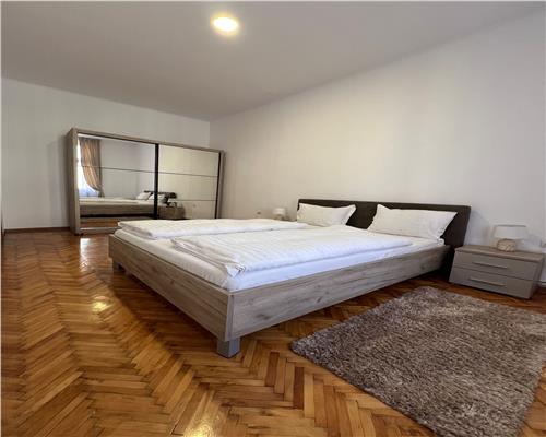 Apartament renovat 70 mpu 2 dormitoare langa Prefectura