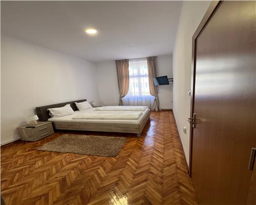 Apartament renovat 70 mpu 2 dormitoare langa Prefectura