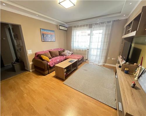 Apartament cu 3 camere 2 bai si 3 balcoane in Turnisor